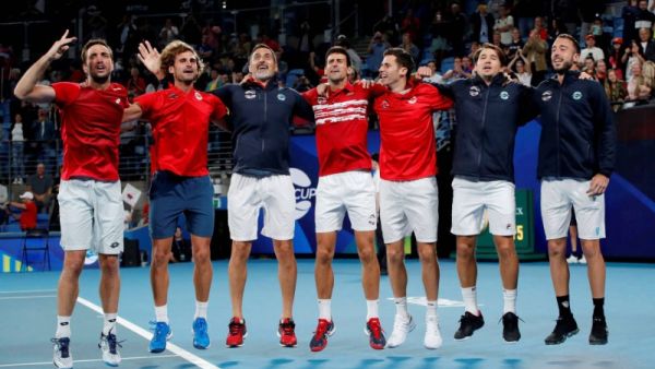 جوكوفيتش يقود صربيا للقب