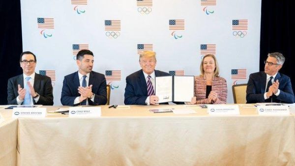 President Donald Trump signs a document Tuesday in Los Angeles supporting its hosting of the 2028 Olympic Summer Games. (Photo: White House Press Secretary Stephanie Grisham/Twitter)