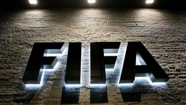 FIFA says football players' contracts expiring at end of 2019-2020 season to remain valid until leagues' end (Photo: AA)