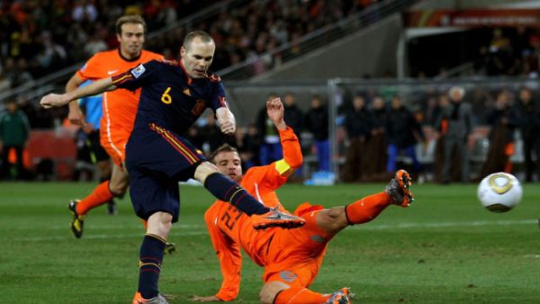 إنييستا يسجل هدف فوز إسبانيا بكأس العالم 2010