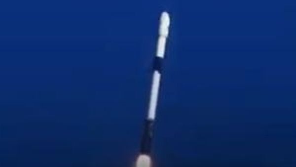 A SpaceX Falcon 9 rocket lifts off from Kennedy Space Center on Sunday morning, carrying 60 Starlink communications satellites toward orbit. (Photo courtesy of SpaceX) SpaceX Launches 60 New Starlink Broadband Satellites