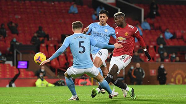 بوغبا خلال لقاء يونايتد وسيتي