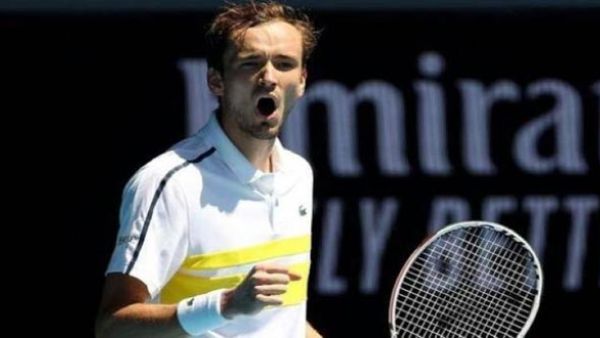 ميدفيديف إلى النهائي