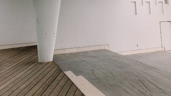 يحتاج باركيه المنازل الخشب إلى عناية خاصَّة لنواحي التشميع والتزييت من وقت لآخر