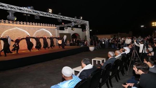 جانب من العروض الثقافية في مهرجان فلسطين الثقافي في كتارا.