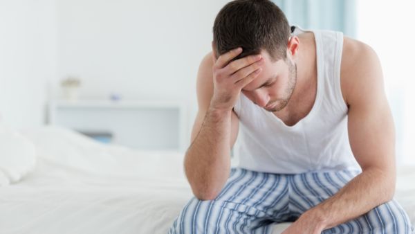 تنصح الخبيرة بالنهوض وترك غرفة النوم في حالة الأرق 