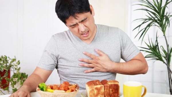 تناول شاى الشمر بعد أى وجبة يمنع حموضة المعدة لما له من فوائد عديدة لصحة الجهاز الهضمى