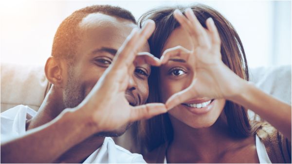 لكي تكون العلاقة الزوجية ناجحة لا بد من أن تكون مشاعر الحب متساوية لدى الطرفين
