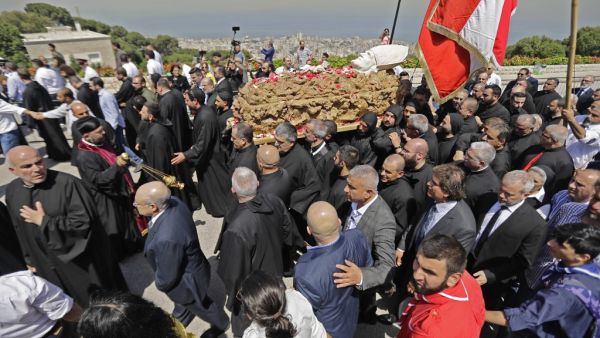 Lebanese monks carry the coffin of late Maronite Patriarch Cardinal Nasrallah Sfeir on May 15, 2019 at the Maronite Patriarchate in the mountain village of Bkerki, northeast of Beirut. (AFP/ File)