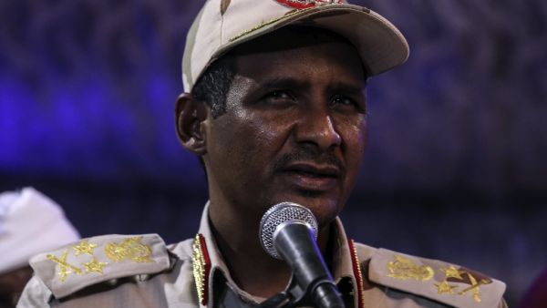 Mohamed Hamadan Dagolo, also known as Himedti, deputy head of the ruling military council of Sudan, speaks to the press in the capital Khartoum on May 18, 2019. (AFP)
