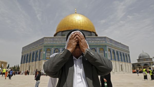 A Palestinian man prays in front of the Dome of the Rock mosque in the al-Aqsa Mosque compound in the Old City of Jerusalem on May 24, 2019 during the Friday prayers of the Muslim fasting holy month of Ramadan. (Ahmad GHARABLI / AFP)