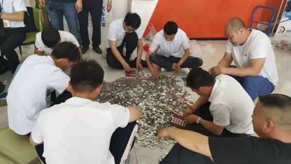 In the end, the customer paid 131,492 yuan (£15,033) in coins and the rest by e-transfer. (Daily Mail)
