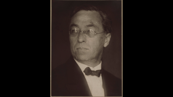 الفنان التشكيلي الروسي فاسيلي كاندنسكي.