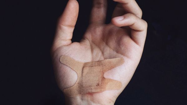 عزيزتي الأم: 3 علاجات منزلية يجب تجنبها بأي ثمن