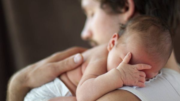 دراسة: الآباء الأكبر سناً يعرضون صحة الأم والجنين للخطر
