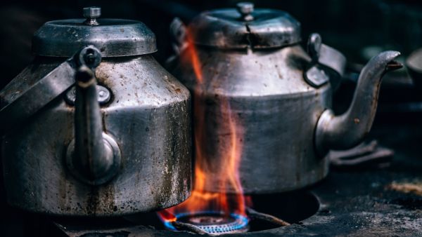 تناول الشاي الساخن قد يزيد من خطر الإصابة بالسرطان