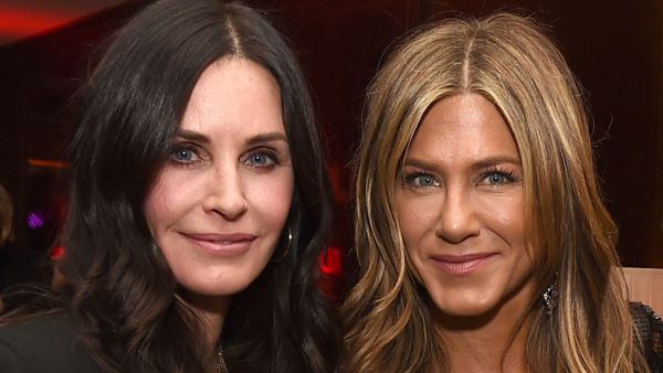 جينيفر أنيستون وكورتني كوكس