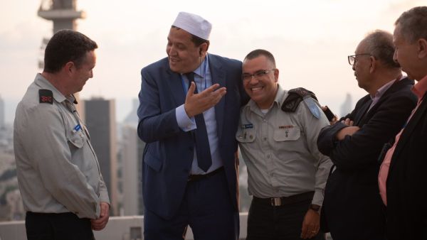  حسن الشلغومي في ضيافة جنود الاحتلال 