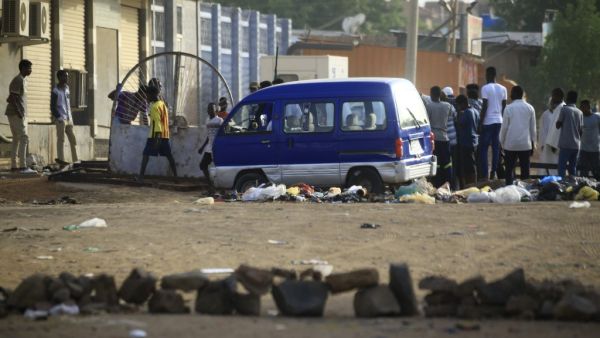 Protesters block a sidestreet leading to their neighbourhood in the Sudanese capital Khartoum to stop military vehicles from driving through the area on June 4, 2019. (AFP/ File Photo)