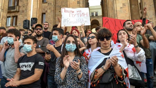 Opposition leaders have vowed to hold demonstrations until parliament is dissolved and snap elections are held. (Vano SHLAMOV / AFP)