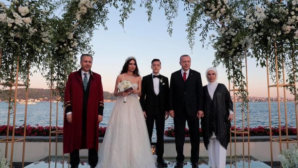 Former German international footballer Mesut Ozil has chose Turkish president to be his best man. (Twitter))