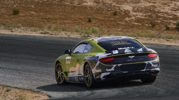 كانت قد سجّلت Bentley الرقم القياسي في سباق ’بايكس بيك‘ الدولي العام الماضي عن فئة المركبات الرياضية متعدّدة الاستخدامات (SUV) بالإنتاج التجاري العام