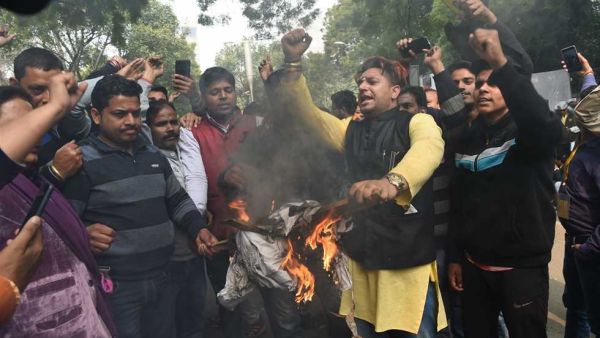  حزب بهاراتيا جاناتا الذي ينتمي له رئيس الوزراء ناريندرا مودي يحمي النائب كولديب سينغ