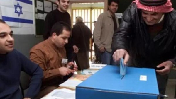 اللغة العربية لغة رسمية بالدولة وهم ملزمون بترجمتها للغتهم 