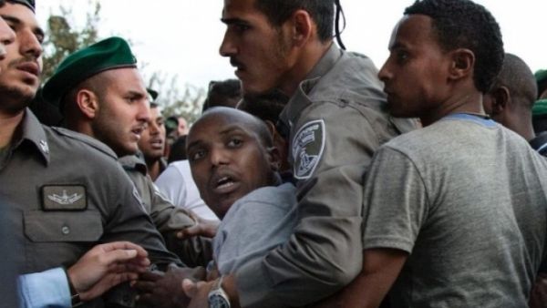 شهدت مدينة تل أبيب سلسلة من التظاهرات الغاضبة، بعد مقتل سلمون تاكا (19 عاماً)