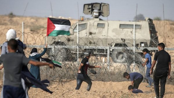 Palestinian demonstrators throw stones at Israeli security forces during protests along the border with Israel, east of Khan Yunis, in the southern Gaza Strip on July 12, 2019. (MAHMUD HAMS / AFP)