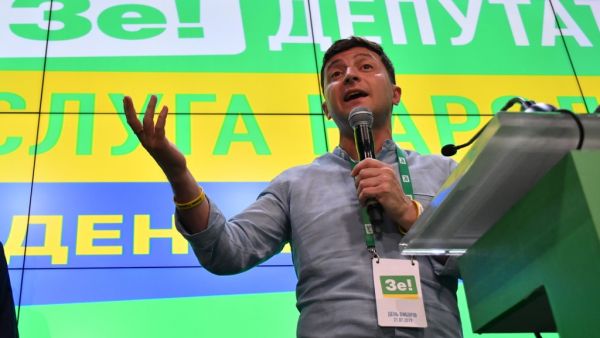 Ukrainian President Volodymyr Zelensky gives a speech at his Servant of the People party's election headquarters in Kiev on July 21, 2019, following a day of polling in the country's parliamentary election.  GENYA SAVILOV / AFP