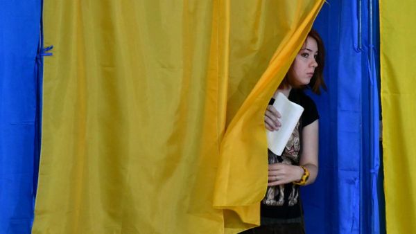 Ukrainians head to polls in snap parliamentary election (Twitter)