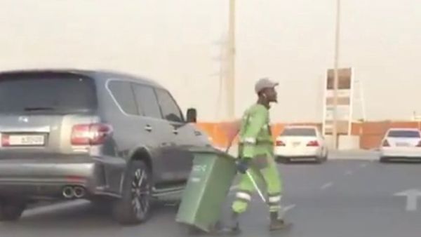 A cleaner won the internet over with his amazing moves. (Twitter Screenshot)