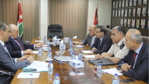 Palestinian and Jordanian finance ministers discussing cooperation in the Jordanian capital, Amman. 