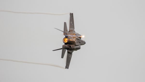 F-35 fighter jet (Shutterstock)