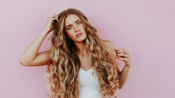 كيف تجعلين وجهك يتوهج عندما تكونين متعبة؟
