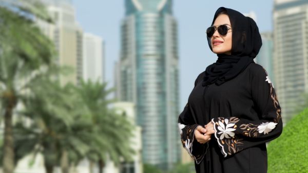 موديلات العبايات أيضًا تحتاج إلى هذه اللمسة المميزة ببعض تصميماتها كان اختيار العبايات الحرير من قبل الفتيات أمرًا أساسيًّا