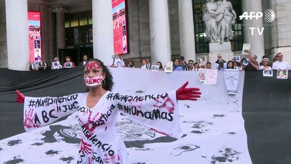 حررت شرطة مكسيكو نحو مئة امرأة كن يتعرضن للاستغلال في إحدى الحانات