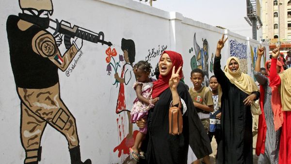Female Sudanese demonstraters celebrate in Khartoum on August 4, 2019, after Sudan's army rulers and protest leaders signed a hard-won constitutional declaration that paves the way for a transition from August 18 to civilian. (AFP/ File Photo)
