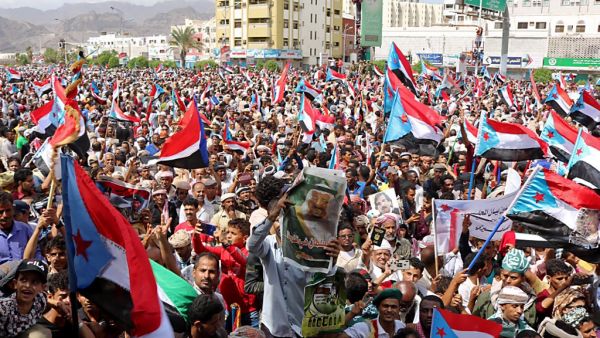 Yemeni Southern separatists supporters wave flags of the former South Yemen (The People's Democratic Republic of Yemen) as they demonstrate in the Khormaksar district of Yemen's second city of Aden on August 15, 2019. (AFP)
