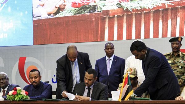 Sudan Army and opposition leader have sign documents during a ceremony to sign a "constitutional declaration" that paves the way for a Sudanese transition to civilian rule, in the capital Khartoum on August 17, 2019. (AFP)