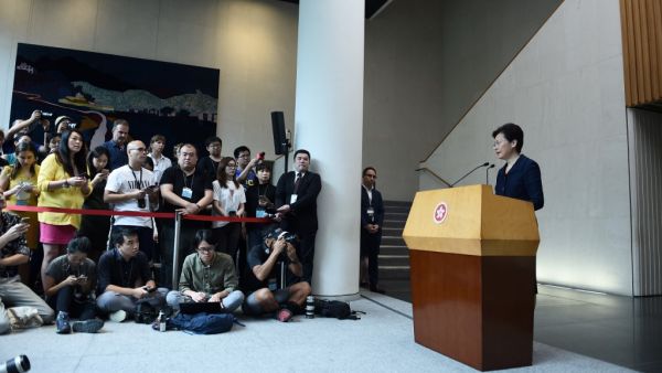 Hong Kong Chief Executive Carrie Lam (R) speaks at a press conference in Hong Kong on August 20, 2019. (Lillian SUWANRUMPHA / AFP)