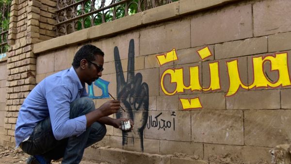 A Sudanese artist paints a mural on a wall in the capital Khartoum on August 22, 2019. (Ahmed Mustafa / AFP)