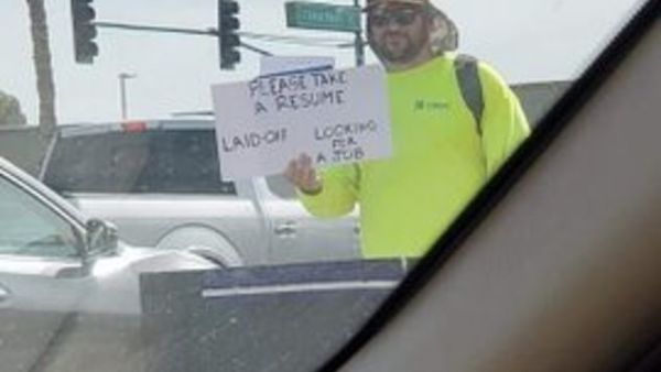 Patrick Hoagland took matters into his own hands and began distributing his CV on Arizona streets in temperatures of 110F. (Twitter)