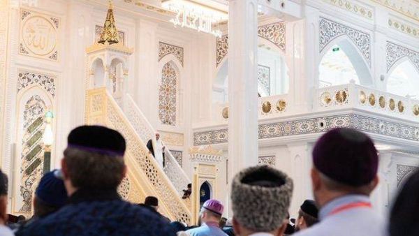MWL Secretary-General Dr. Mohammed bin Abdul Karim Al-Issa delivers the first Friday sermon to be given in the mosque at the request of President Kadyrov. (SPA)