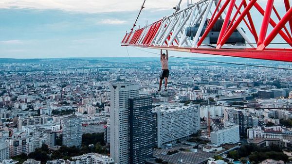 Mr Lockwood has been scaling buildings, cranes and bridges for the last three years and insisted he felt no fear during the death-defying stunt. (Daily Mail)