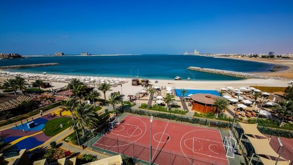 يمكن للضيف اختيار أحد أجنحة ريكسوس باب البحر الفسيحة ذات الإطلالة الشاطئية الخلابة، والاستمتاع بطيف واسع من الأنشطة الترفيهية المناسبة لكافة أفراد العائلة يمكن للضيف اختيار أحد أجنحة ريكسوس باب البحر الفسيحة ذات الإطلالة الشاطئية الخلابة، والاستمتاع بطيف واسع من الأنشطة الترفيهية المناسبة لكافة أفراد العائلة