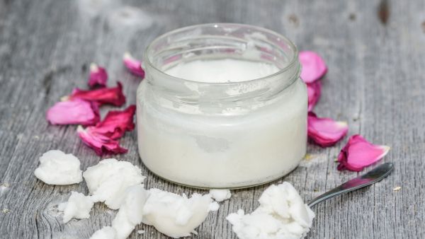 اصنعيه بنفسك: خلطة زيت جوز الهند للشعر