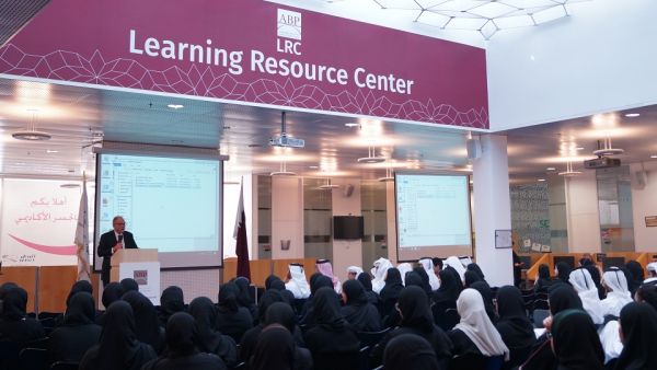 فعالية ترحّب بـ290 طالب وطالبة جدد