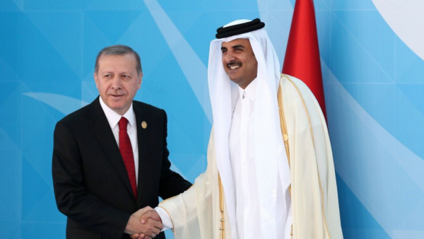 Turkish President Recep Tayyip Erdogan and the Emir of Qatar, Sheikh Tamim ben Hamad al-Thani. (AFP/ File Photo)